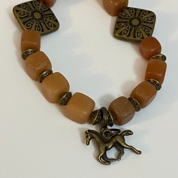 Carnelian bracelet with horse charm - Picture 4 of 4